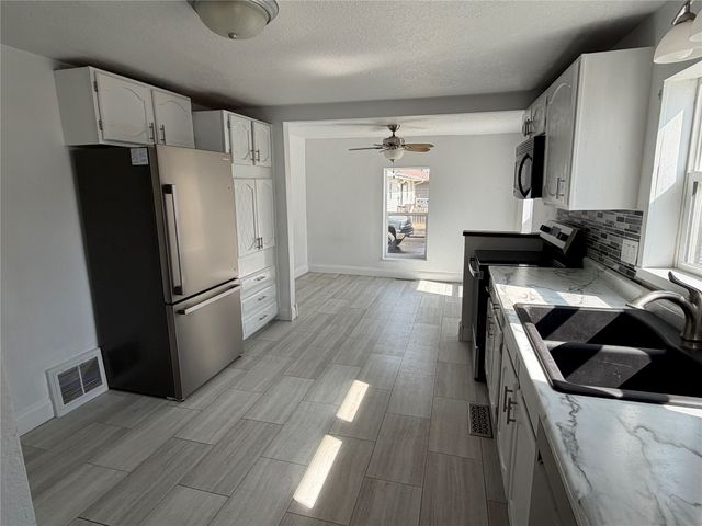 910 E Marion Street, Knoxville, IA 50138