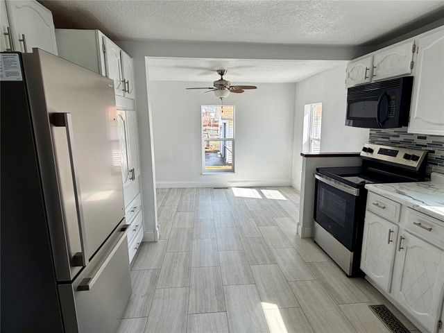 910 E Marion Street, Knoxville, IA 50138