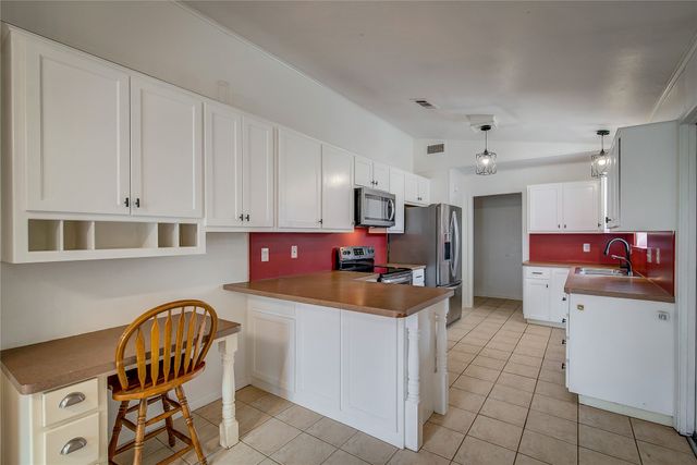 1218 Northwood Drive, Commerce, TX 75428