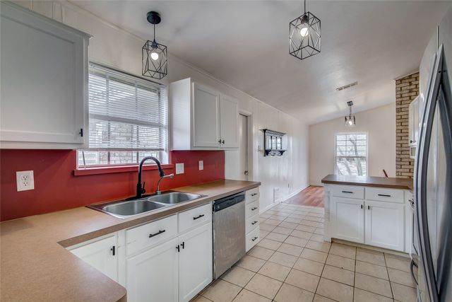 1218 Northwood Drive, Commerce, TX 75428