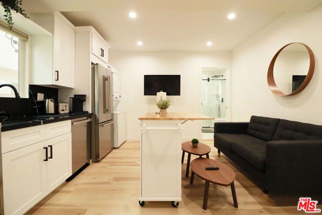 9040 Phyllis Avenue C, West Hollywood, CA 90069