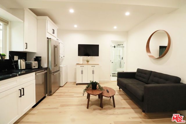 9040 Phyllis Avenue C, West Hollywood, CA 90069