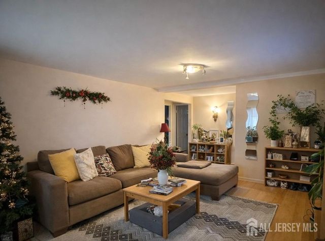 18 Garfield Park A, Edison, NJ 08837