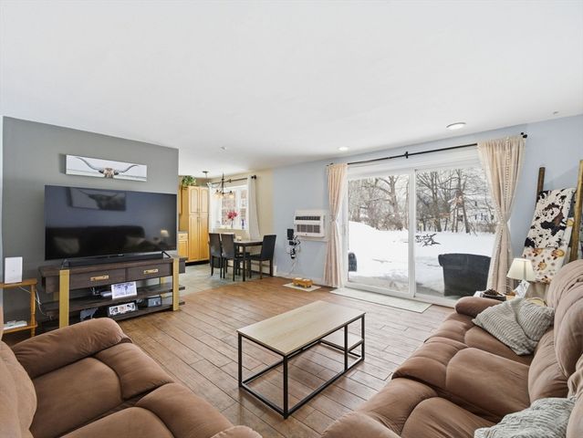 78 Edgelawn Ave 7, North Andover, MA 01845