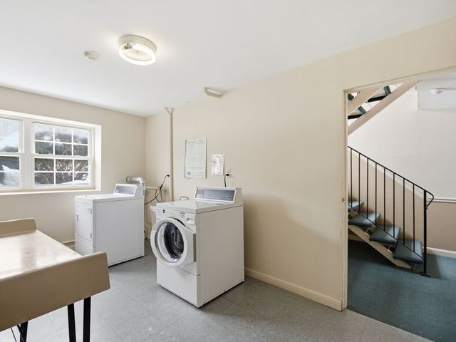 78 Edgelawn Ave 7, North Andover, MA 01845