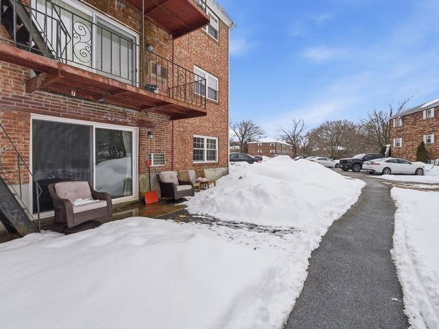 78 Edgelawn Ave 7, North Andover, MA 01845