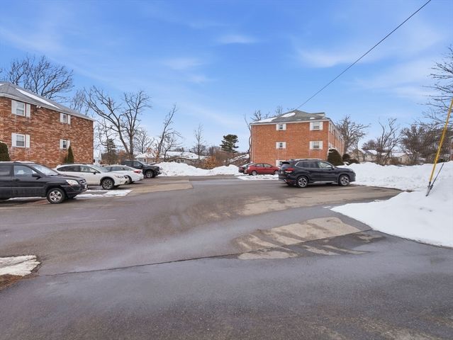 78 Edgelawn Ave 7, North Andover, MA 01845