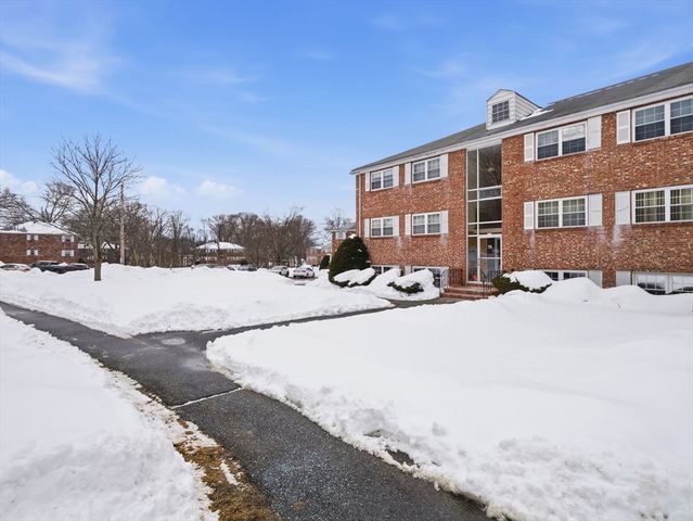 78 Edgelawn Ave 7, North Andover, MA 01845