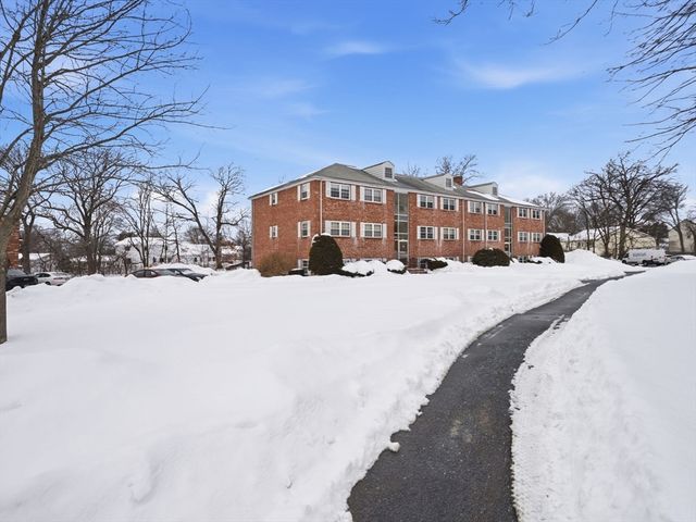 78 Edgelawn Ave 7, North Andover, MA 01845