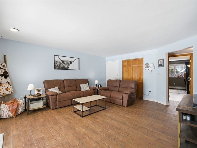 78 Edgelawn Ave 7, North Andover, MA 01845