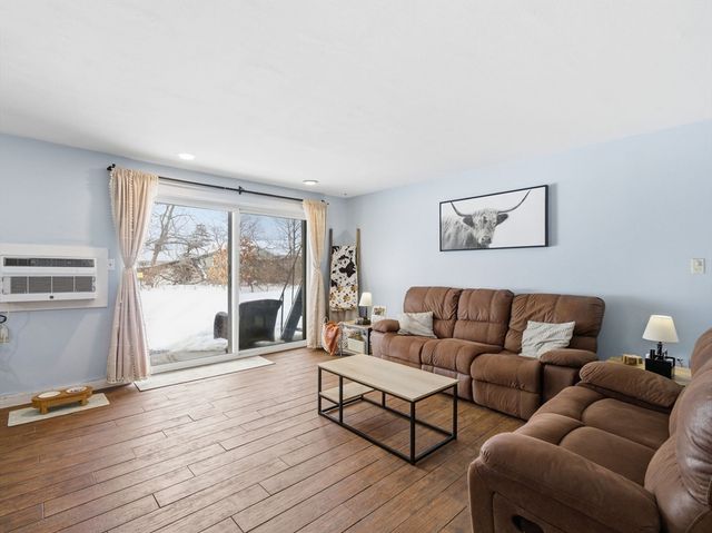 78 Edgelawn Ave 7, North Andover, MA 01845