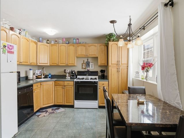 78 Edgelawn Ave 7, North Andover, MA 01845