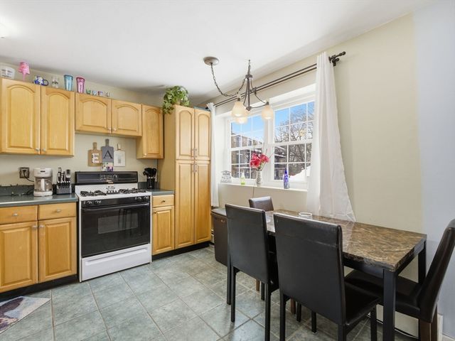 78 Edgelawn Ave 7, North Andover, MA 01845