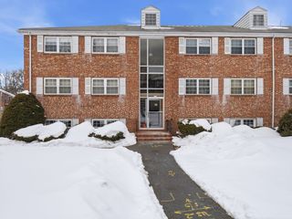 78 Edgelawn Ave 7, North Andover, MA 01845