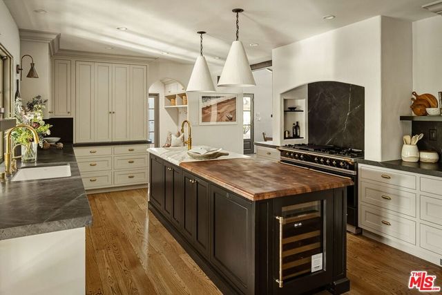 1744 Reedvale Lane, Los Angeles, CA 90049