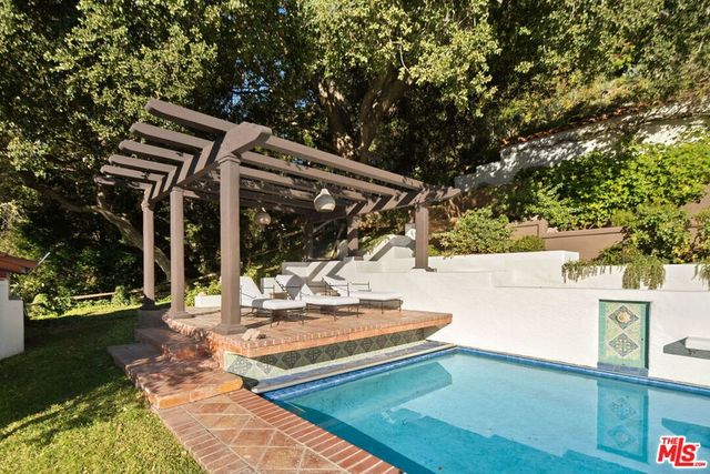 1744 Reedvale Lane, Los Angeles, CA 90049