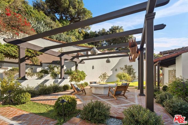 1744 Reedvale Lane, Los Angeles, CA 90049