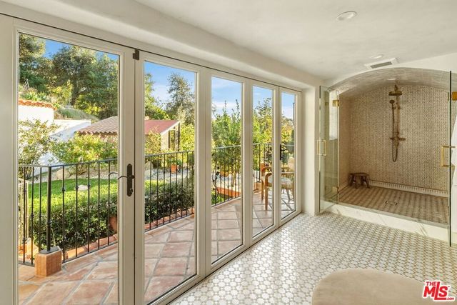 1744 Reedvale Lane, Los Angeles, CA 90049