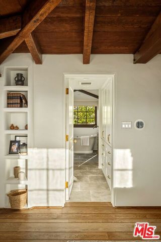 1744 Reedvale Lane, Los Angeles, CA 90049