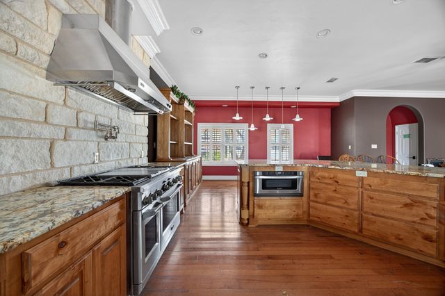 310 Oakhill Drive, Keene, TX 76059