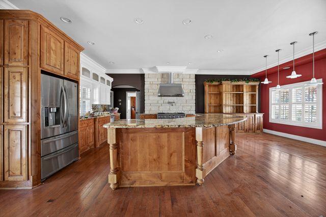 310 Oakhill Drive, Keene, TX 76059