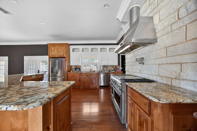 310 Oakhill Drive, Keene, TX 76059