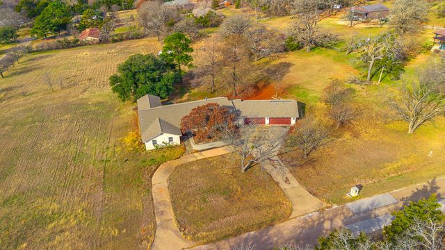 310 Oakhill Drive, Keene, TX 76059