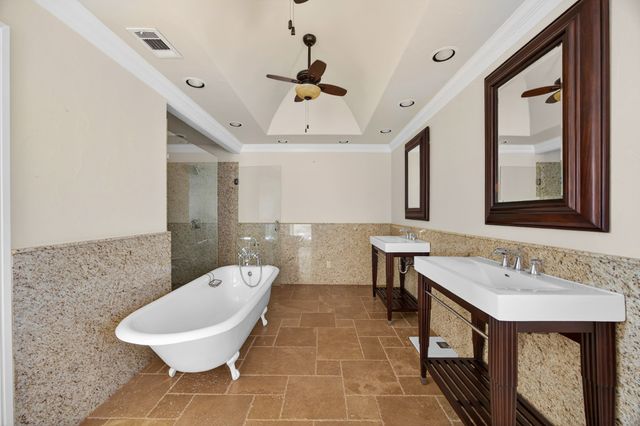 310 Oakhill Drive, Keene, TX 76059