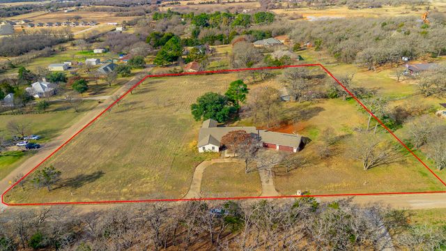 310 Oakhill Drive, Keene, TX 76059