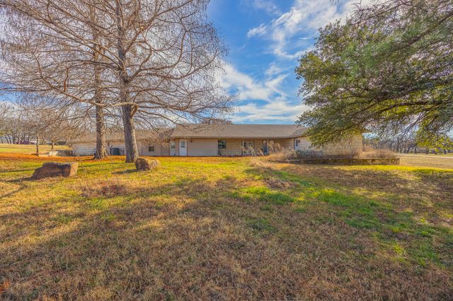 310 Oakhill Drive, Keene, TX 76059