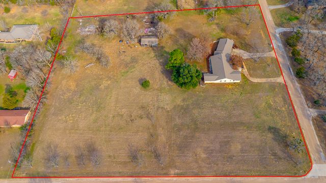 310 Oakhill Drive, Keene, TX 76059