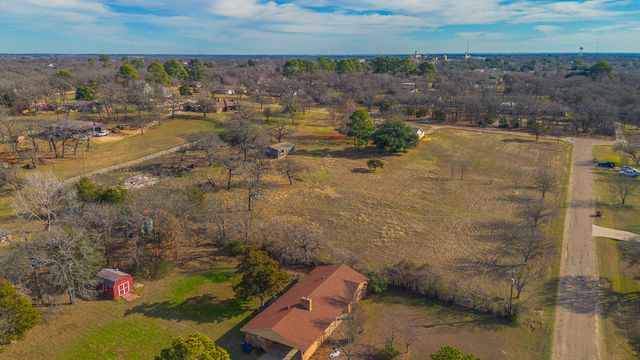 310 Oakhill Drive, Keene, TX 76059