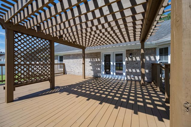 152 Greenbriar Cir, Manchester, TN 37355