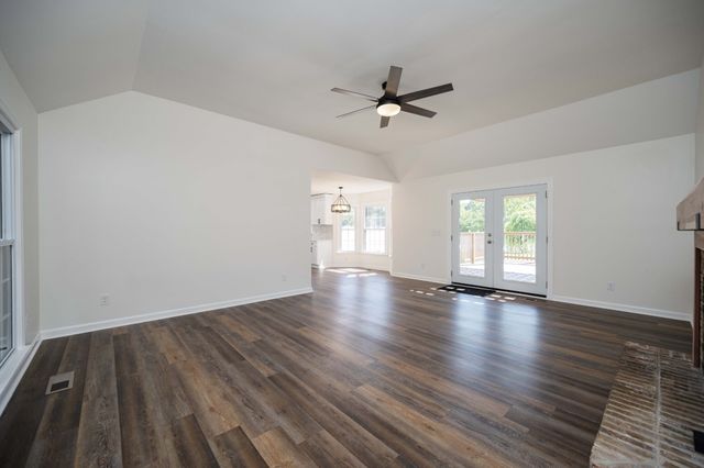 152 Greenbriar Cir, Manchester, TN 37355