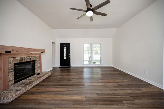 152 Greenbriar Cir, Manchester, TN 37355