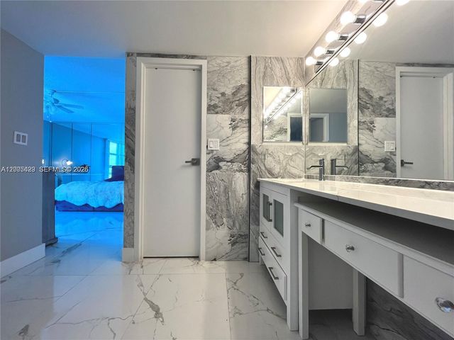 100 Bayview Dr 1827, Sunny Isles Beach, FL 33160