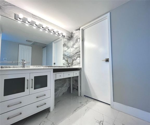 100 Bayview Dr 1827, Sunny Isles Beach, FL 33160