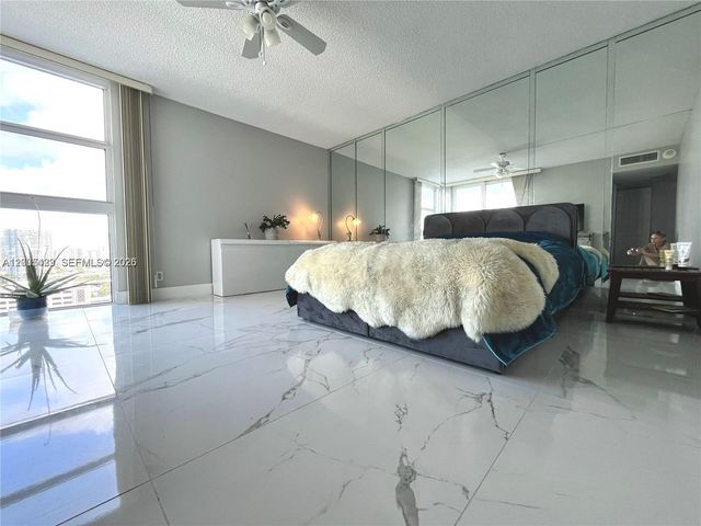 100 Bayview Dr 1827, Sunny Isles Beach, FL 33160