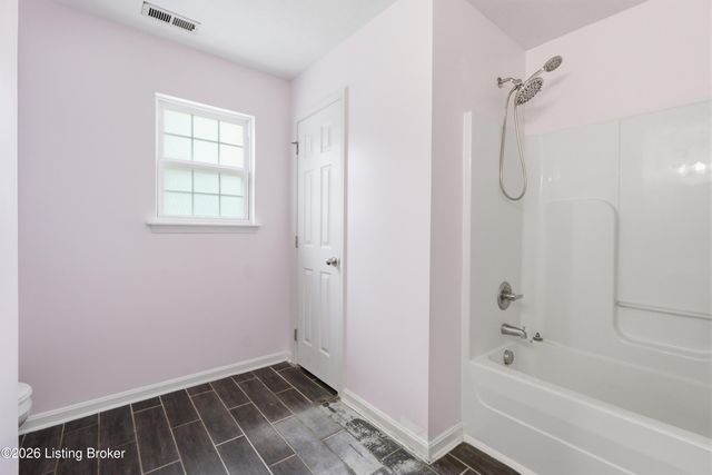 9712 Waterbrook Ct, Louisville, KY 40228