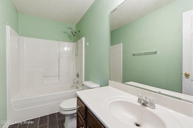9712 Waterbrook Ct, Louisville, KY 40228