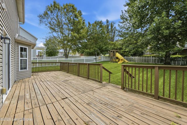 9712 Waterbrook Ct, Louisville, KY 40228