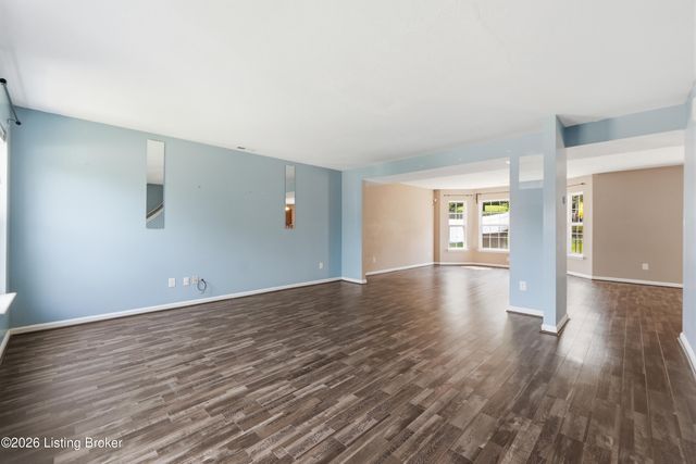 9712 Waterbrook Ct, Louisville, KY 40228