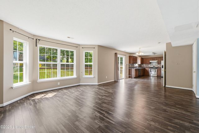 9712 Waterbrook Ct, Louisville, KY 40228