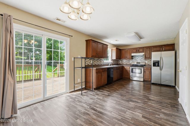 9712 Waterbrook Ct, Louisville, KY 40228