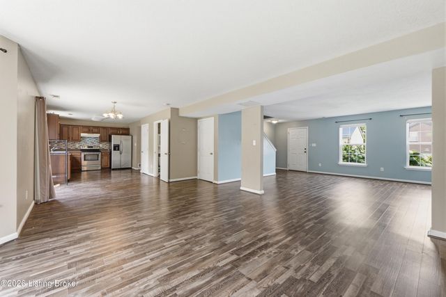 9712 Waterbrook Ct, Louisville, KY 40228
