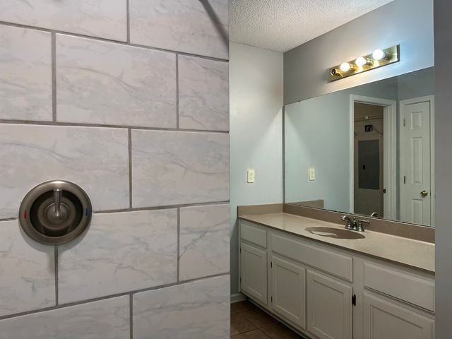 2806 MARYLAND CIR E, Memphis, TN 38133