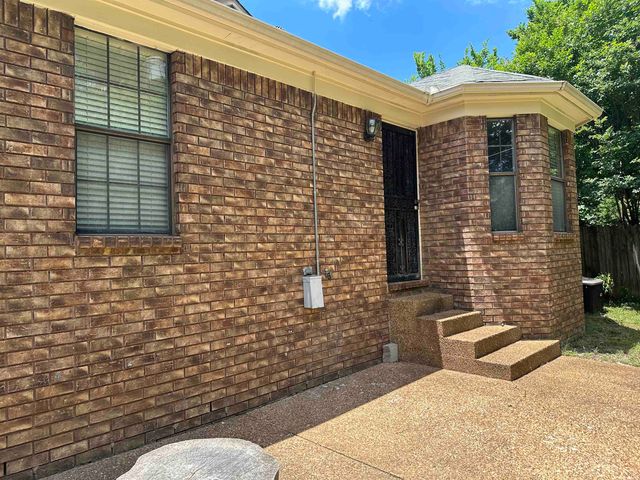 2806 MARYLAND CIR E, Memphis, TN 38133