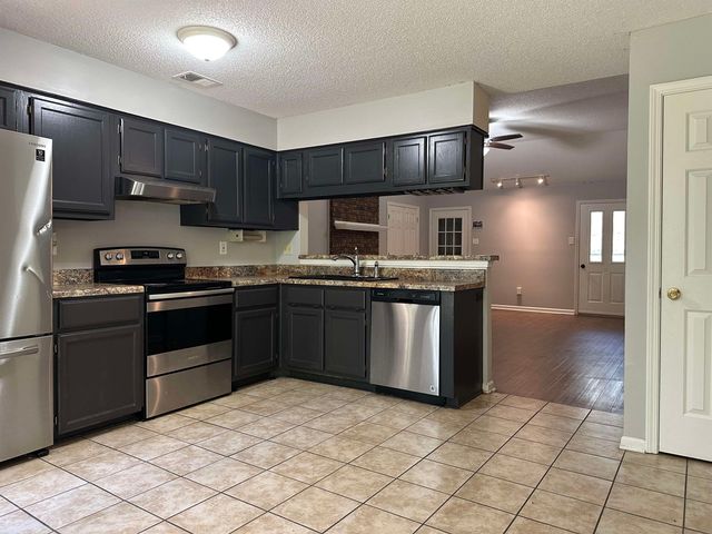 2806 MARYLAND CIR E, Memphis, TN 38133