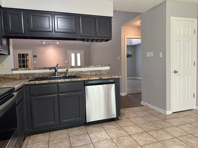 2806 MARYLAND CIR E, Memphis, TN 38133