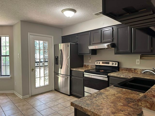 2806 MARYLAND CIR E, Memphis, TN 38133